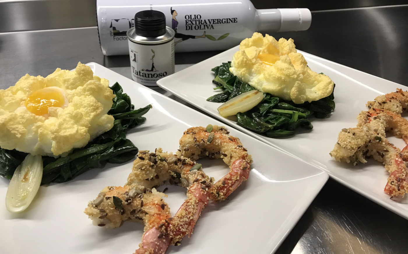 CARICATO FACTORY_UOVO NUVOLA CON VERDURE SALTATE IN OLIO EVO TATANOSO E GAMBERI CROCCANTI